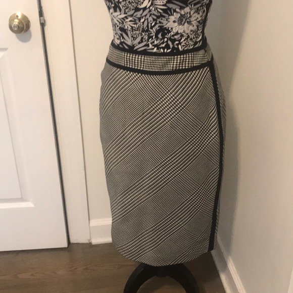 White House Black Market Dresses & Skirts - White House black market skirt